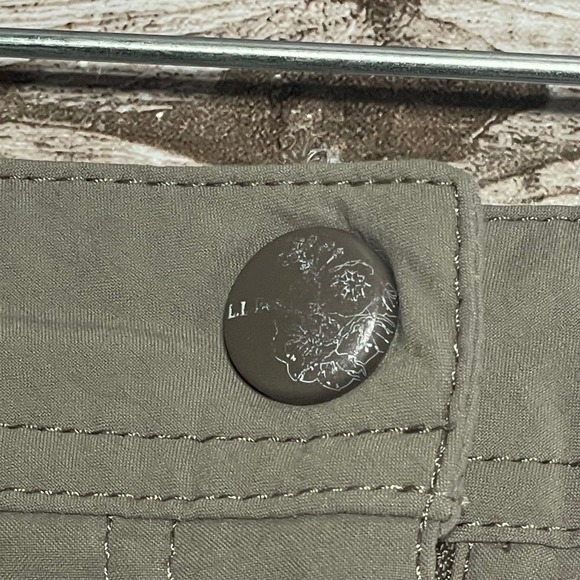LL Bean Cropped Khaki Outdoor Pants  Zipper Pockets Lightweight Size 8‎ - Picture 8 of 8